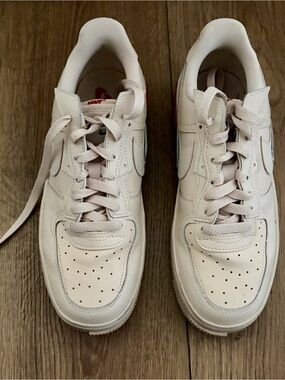 Nike Low-Top Sneakers in Off-White with red accent